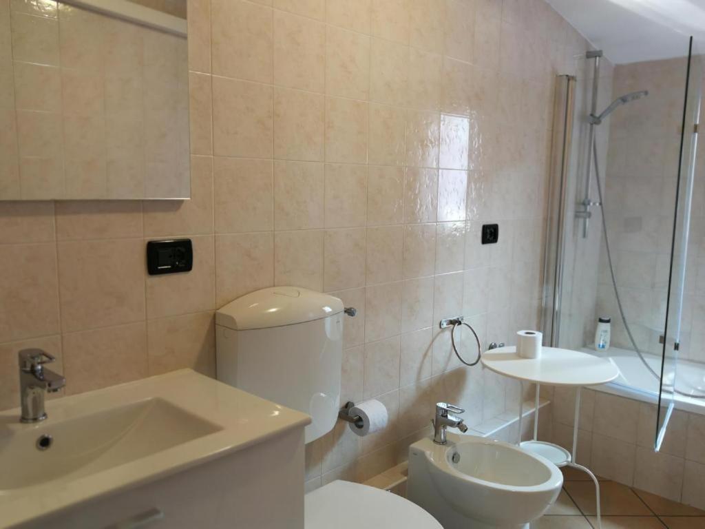 B&B Black&White And Apartments Cantù Extérieur photo